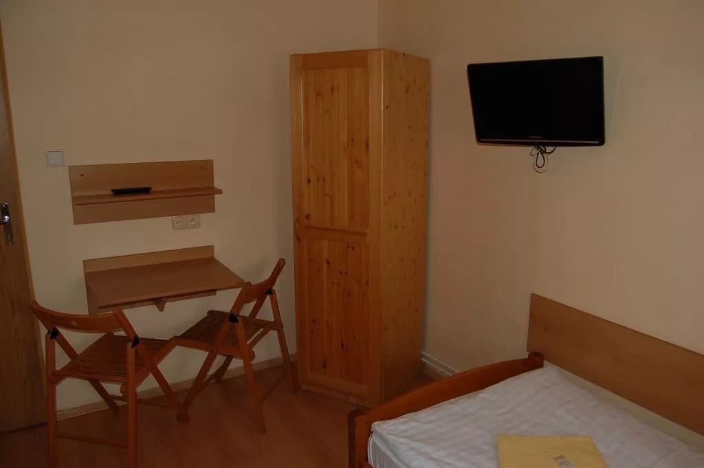 Photo 1