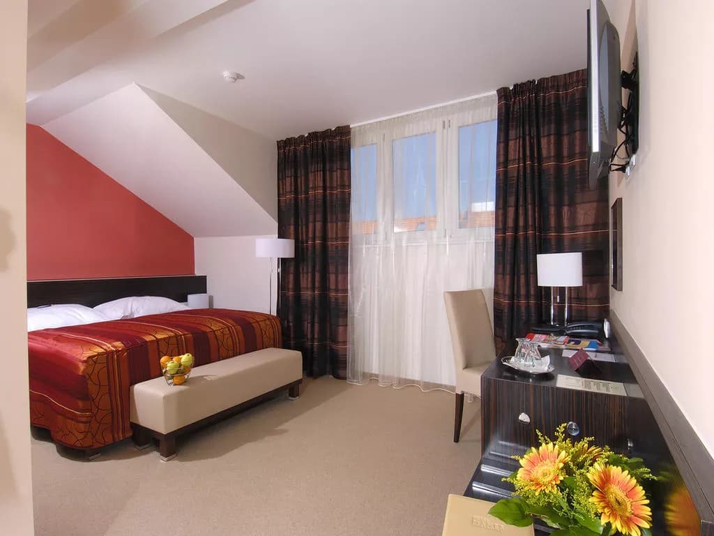 Photo 3 of Hotel Manes