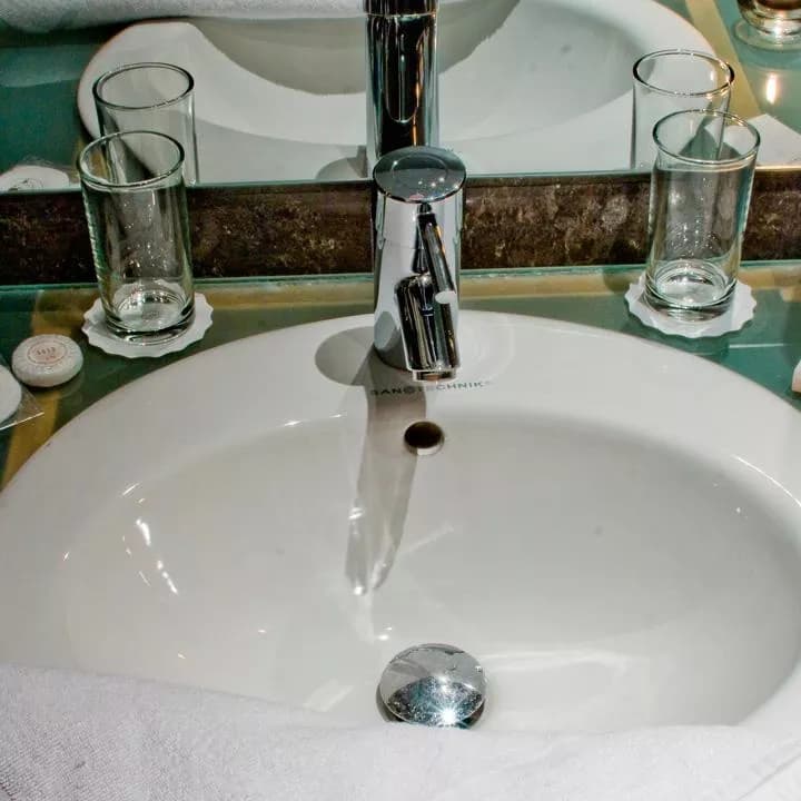 Photo 4 of Royal Court Hotel 