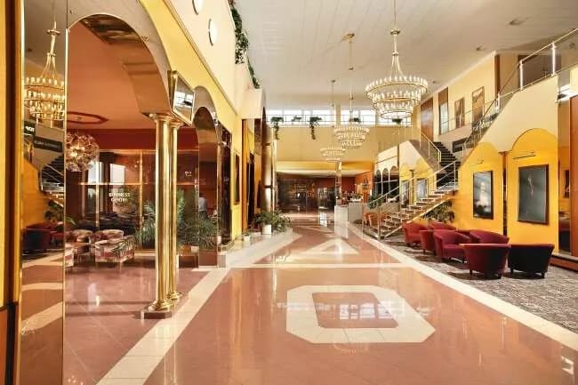 Hotel Hall