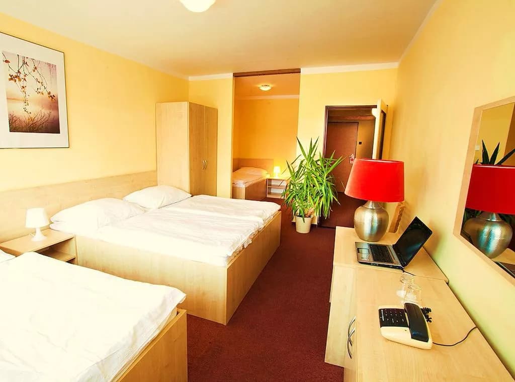 Photo 5 of Hotel Charles Central