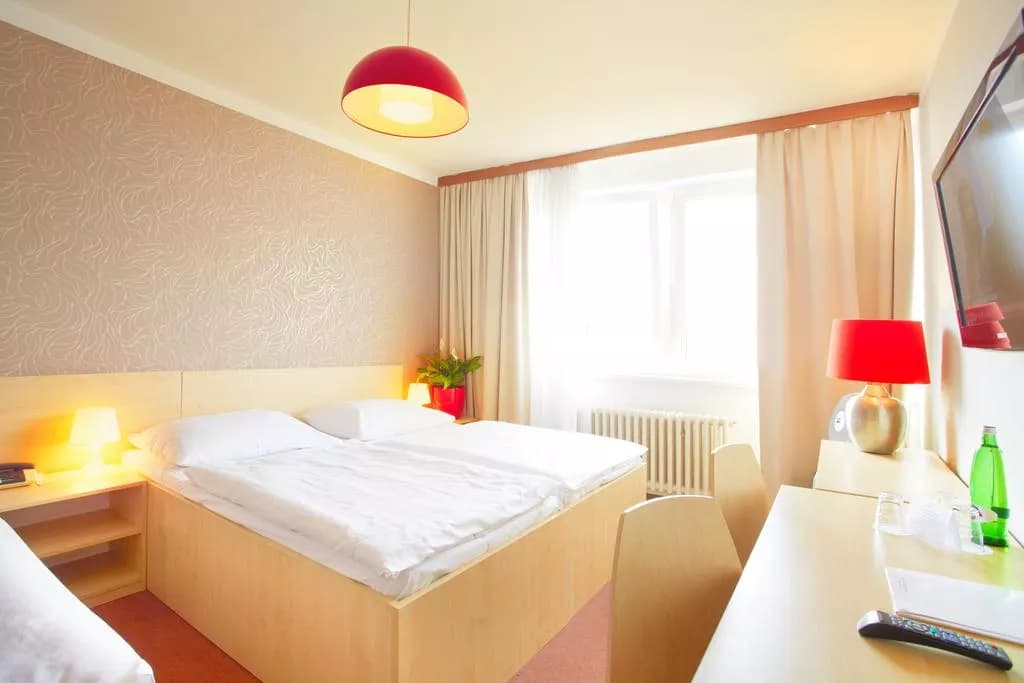 Photo 4 of Hotel Charles Central